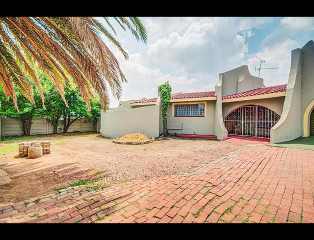 3 BEDROOM HOUSE FOR SALE IN BIRCHLEIGH NORTH